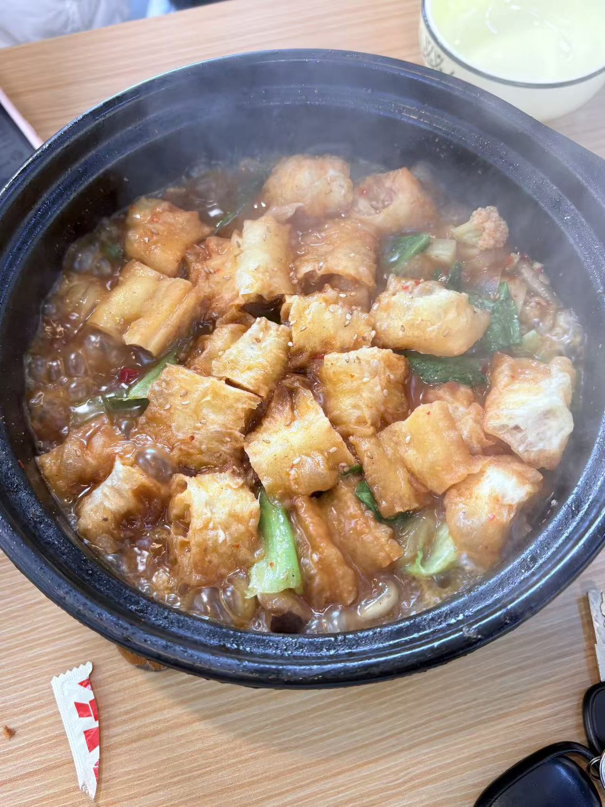 冒着热气的锅物